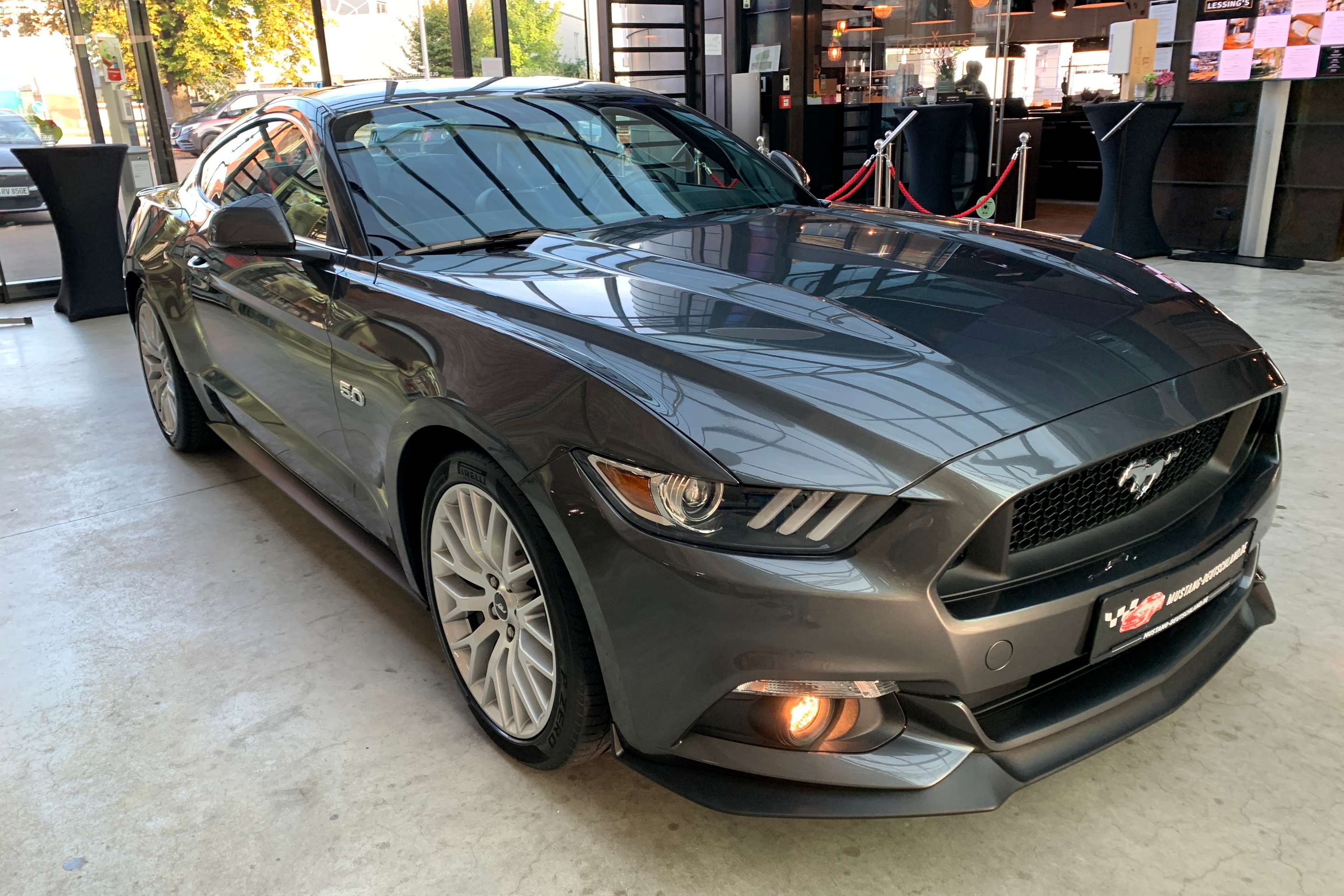 Ford Mustang (GT 5.0 Fastback Premium1*1.Hand)